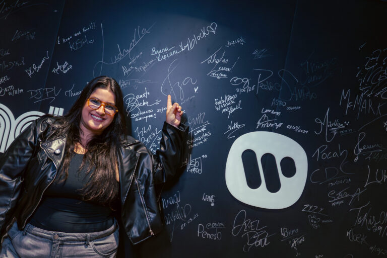 Bruna Lipiani é a nova contratada da Warner Music Brasil