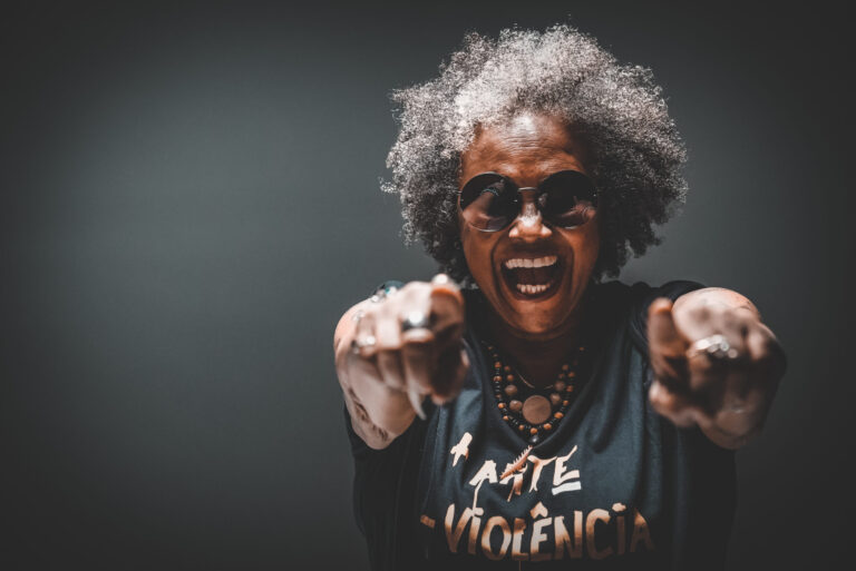 Sandra de Sá e Black Machine se apresentam em Belo Horizonte neste sábado